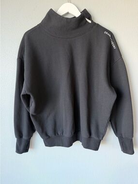 OrangeTheory black mock neck long sleeve sweatshirt Women’s sz M